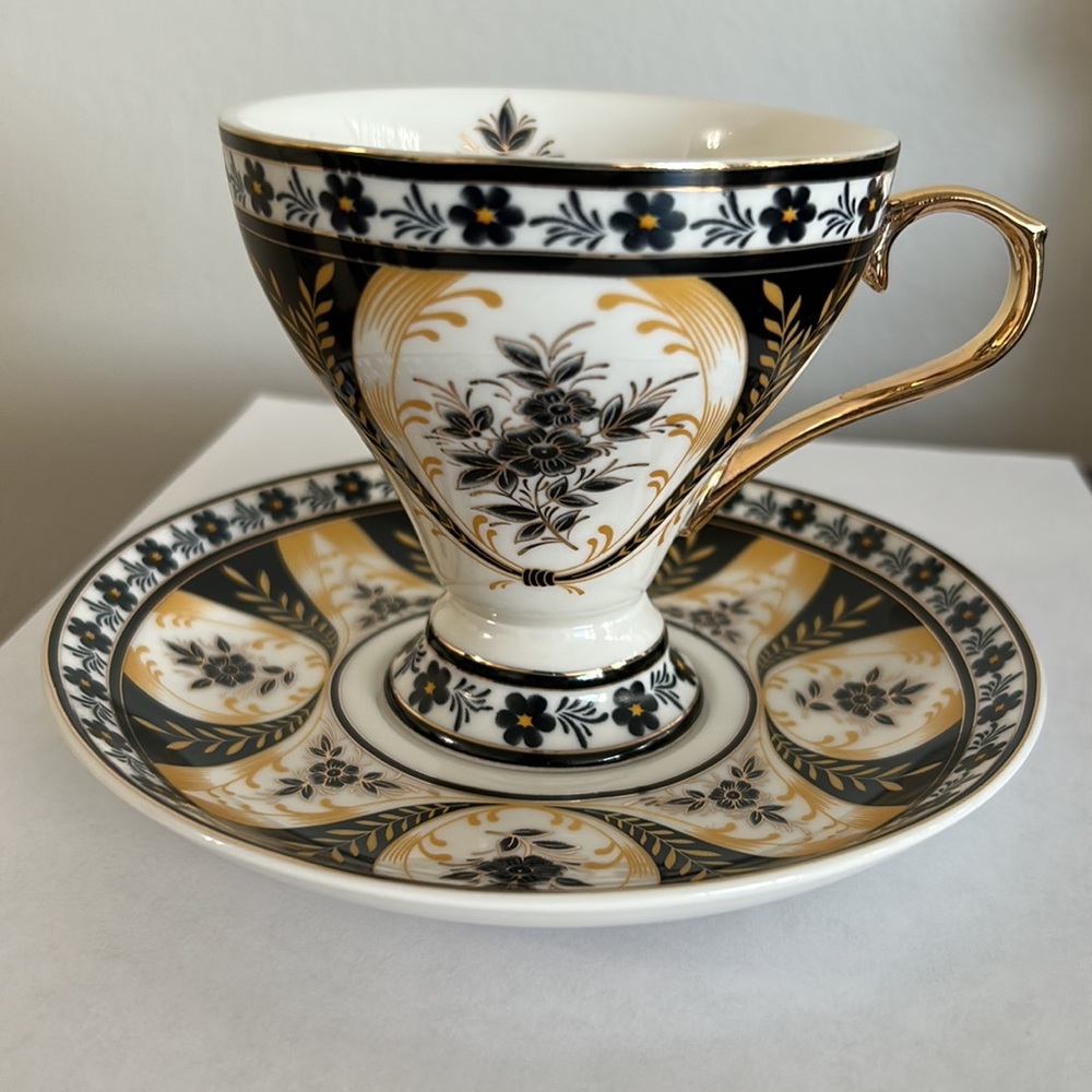 Grace’s Tea-ware Set - Picture 2 of 7
